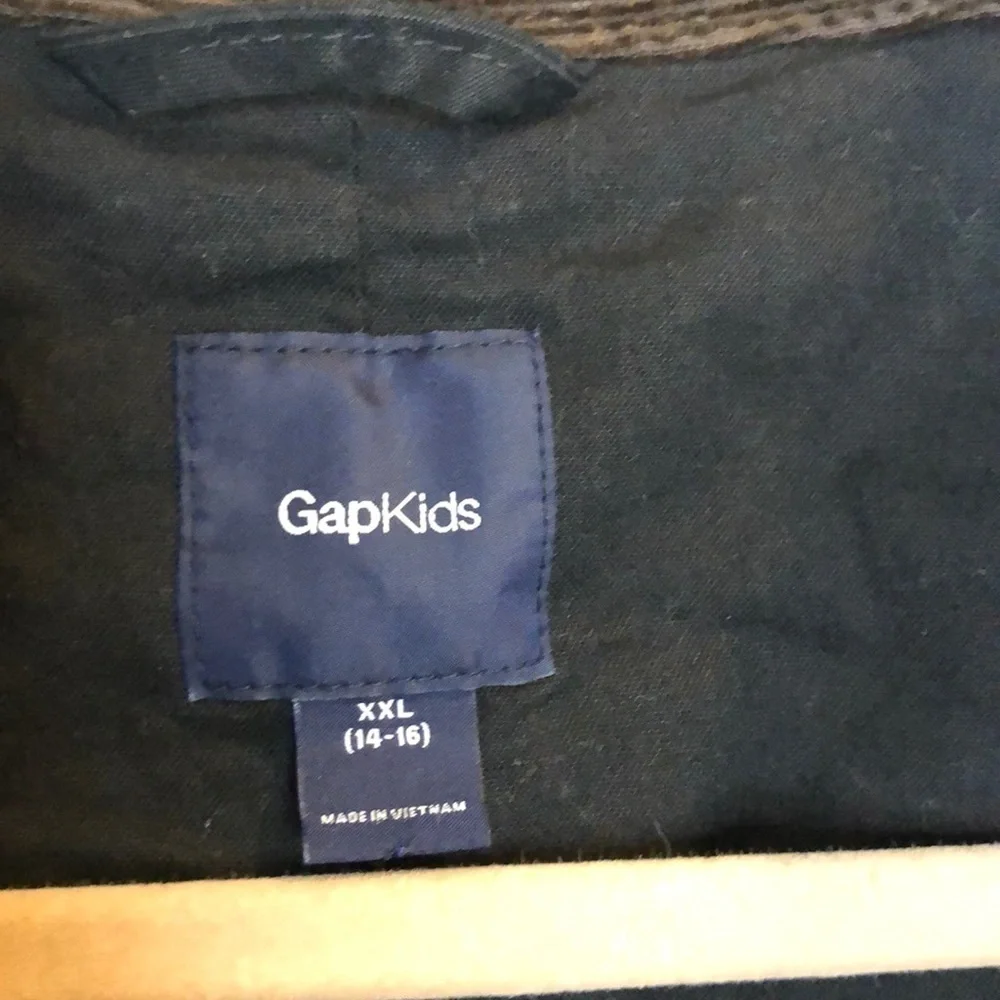 GAP button excellent 14